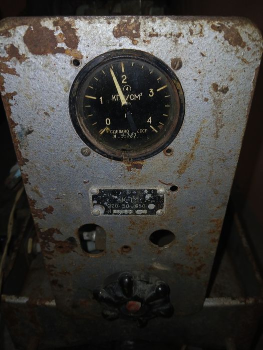 Продам  компресор 220в