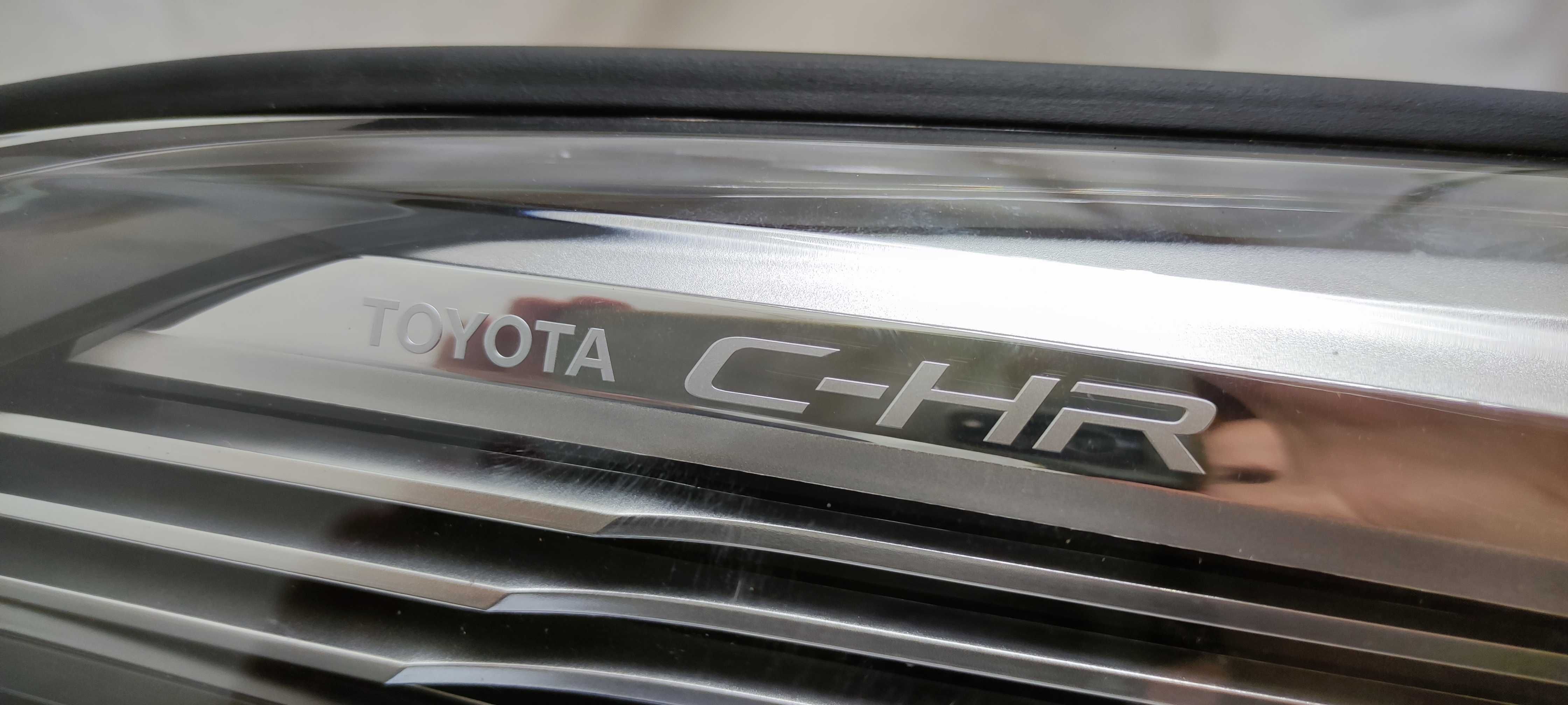 Фары бу Toyota C-HR 16-21 USA  8117010A00 и 8113010A00