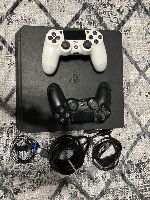 PlayStation 4 + 2 Геймпада