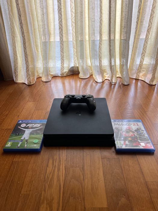 Ps4 Slim 1TB with 2 Games and 1 Controller
