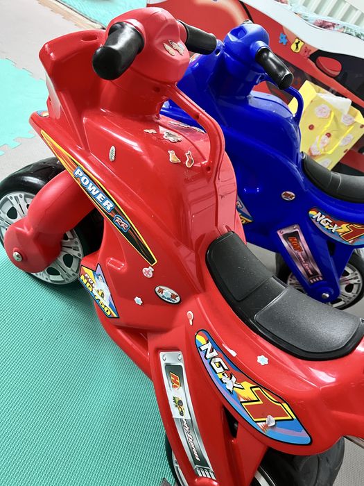 Motor dziecięcy  czerwony biegowy jeżdzik