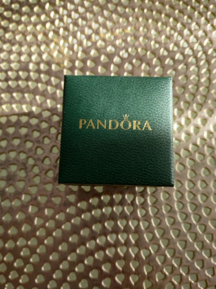 Zielone pudełeczko Pandora na pierścionek
