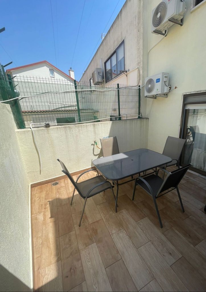 Conjunto Mesa + 4 cadeiras
