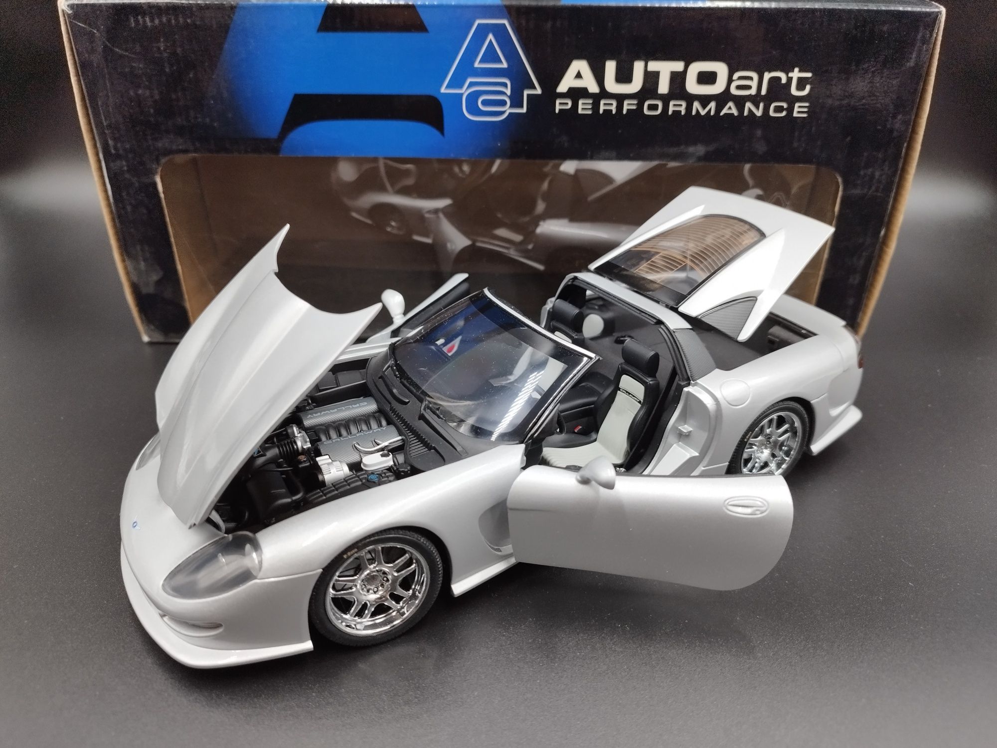 1:18 AUTOart Chevy Corvette ('98) C12 Callaway Convertible model