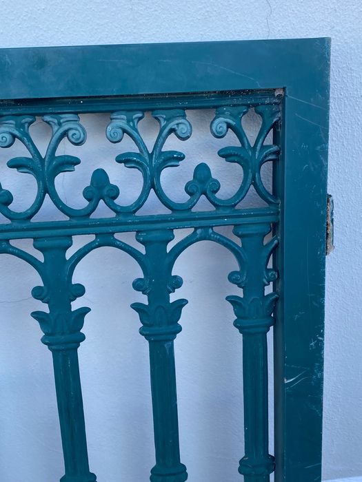 Portão em alumínio maciço e trabalhado