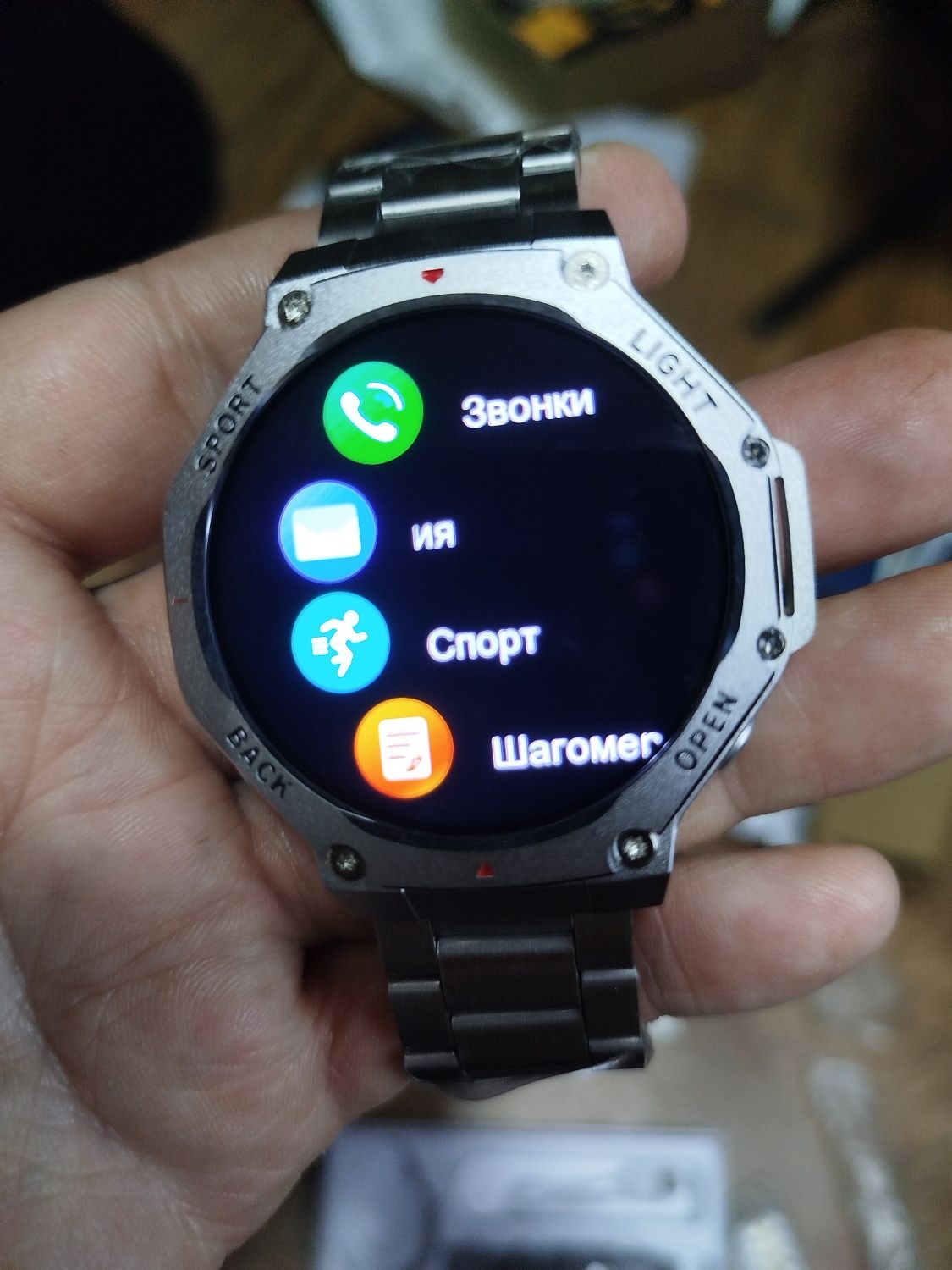 Смарт часы а титановом корпусе,GPS, NFC, AMOLED.