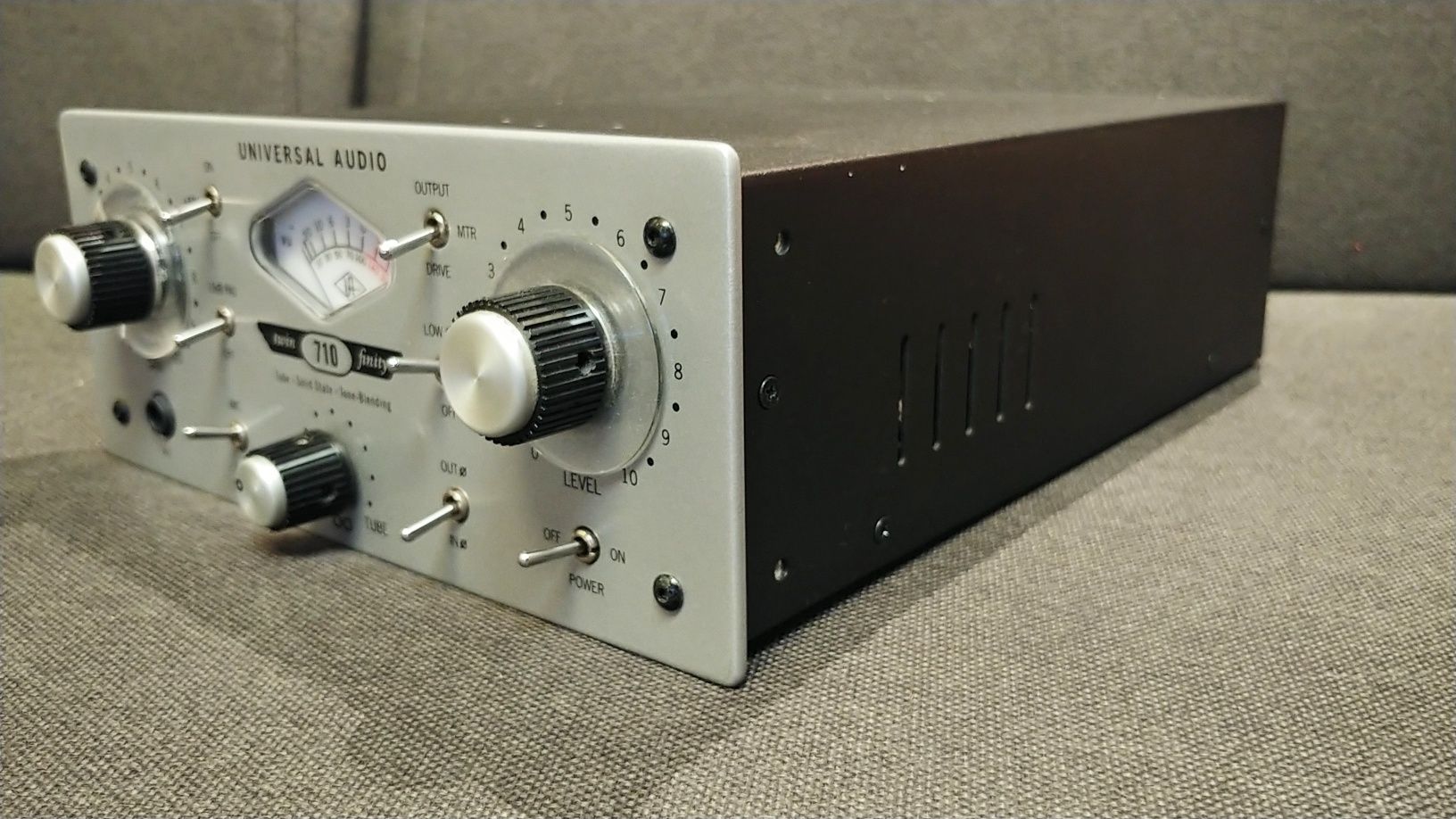 Preamp Universal Audio Twin Finity 710