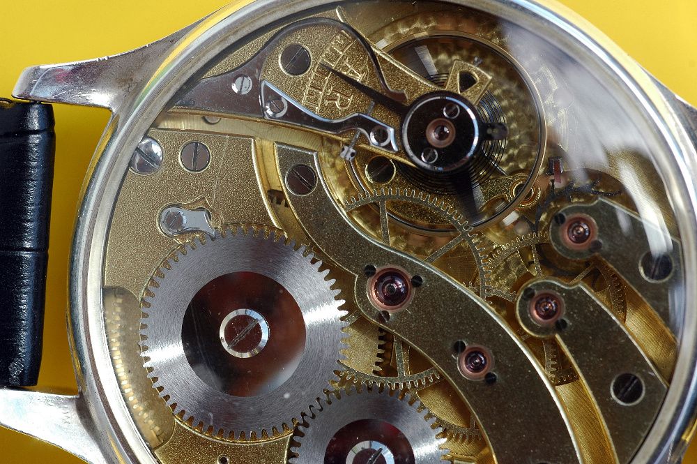 Zegarek Badollet Geneve w srebrnej kopercie z precyzyjną regulacją