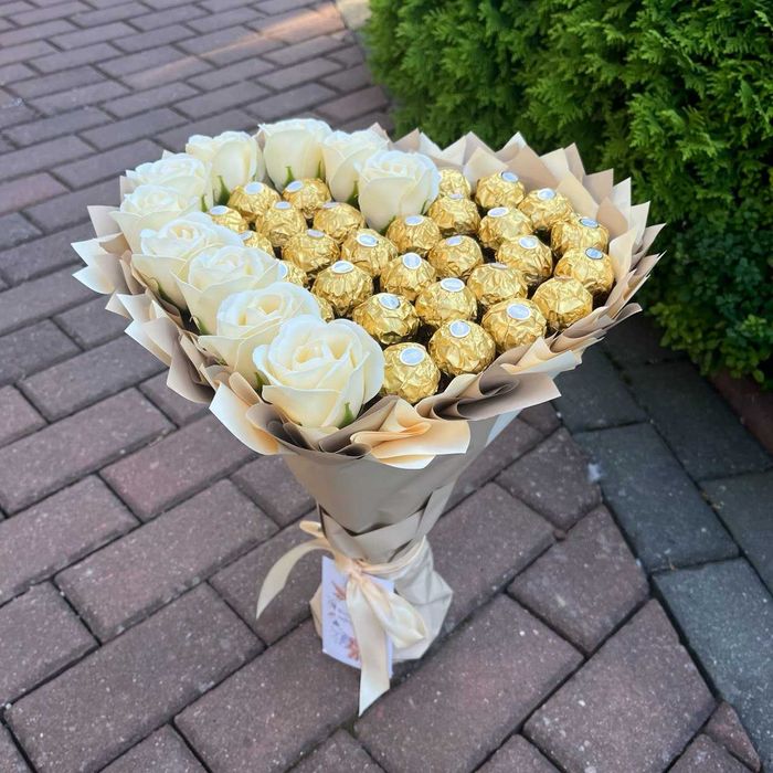 Prezent na 30 40 urodziny. Bukiet Serce Ferrero Rocher i róże mydlane