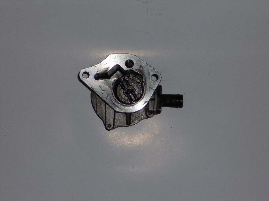 Вакуумный насос 1,9 2,0 Renault Trafic, Opel Vivaro, Nissan Primastar