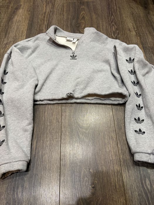 кофта adidas сірого кольору