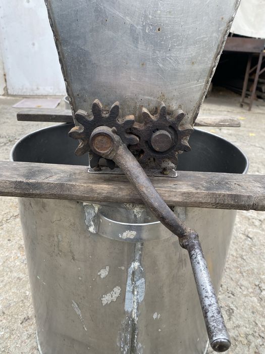 М’ялка для винограду + баки з нержавійки (комплект для виноробства)