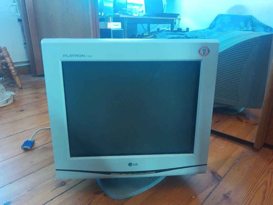 Monitor LG Flatron F700B - CRT kineskopowy 17 cali
