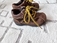 Brązowe buty na wiosnę dla chłopca 22