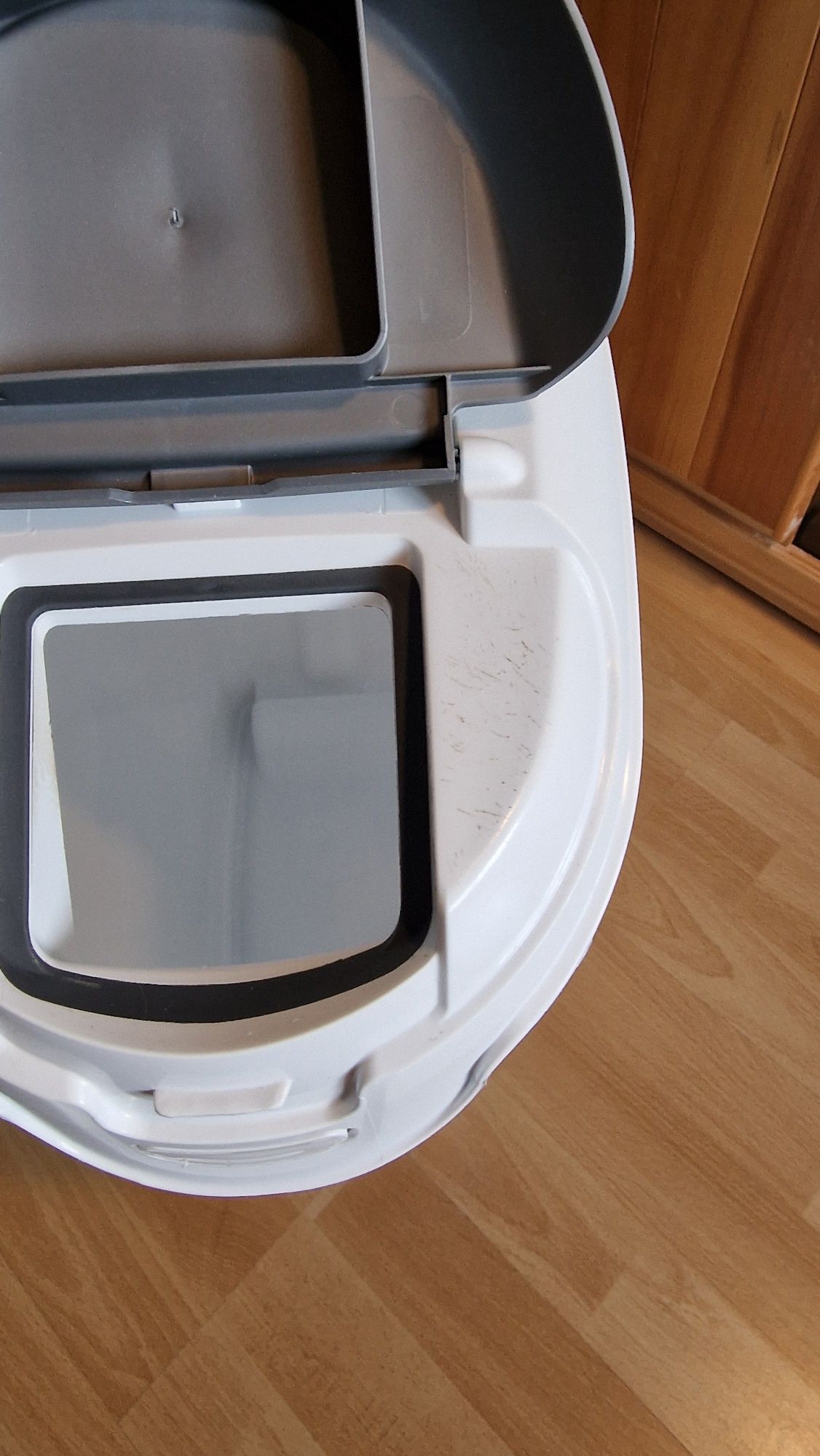 Pojemnik na suchą karmę duży Curver 23l