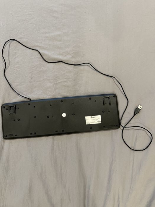 Teclado marca Equip para computador