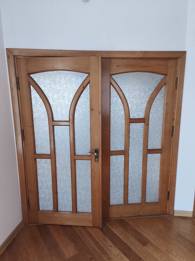 Продам дерев'яні полотна з коробками,завісами та ручками