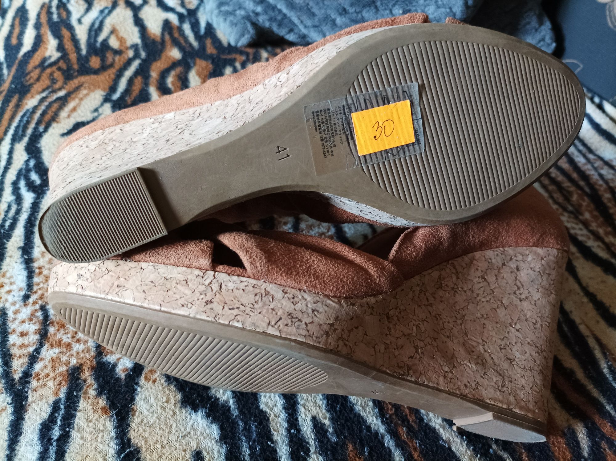Buty na koturnie  korkowej H&M kolor Toffi zamsz