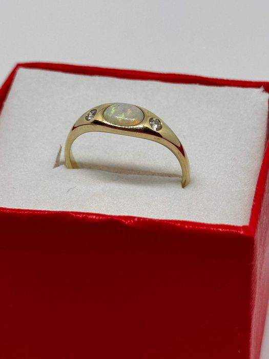 Śliczny złoty pierścionek z opalem i bryl. 2,44g r.15 p585/ CH złoto