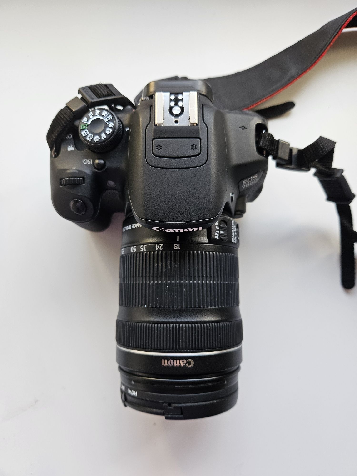 Máquina Fotográfica Reflex Canon EOS 700D + EF-S 18-135mm f/3.5-5.6 IS