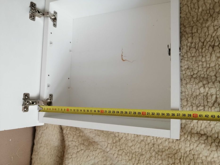 Szafka wisząca na leki lekarstwa zamykana apteczka domowa biała