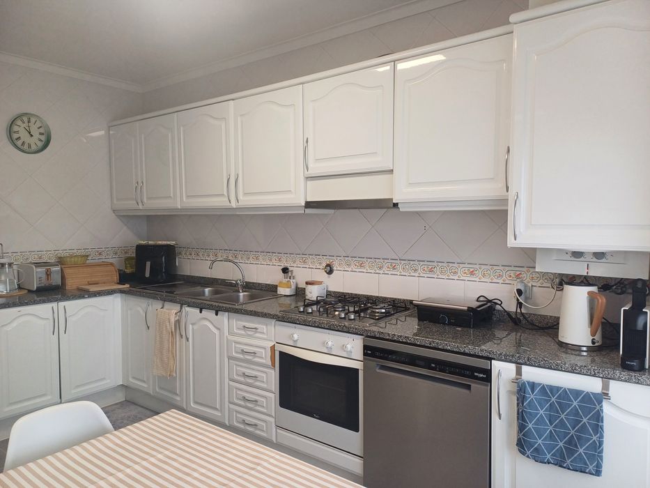 Cozinha branca em óptimo estado