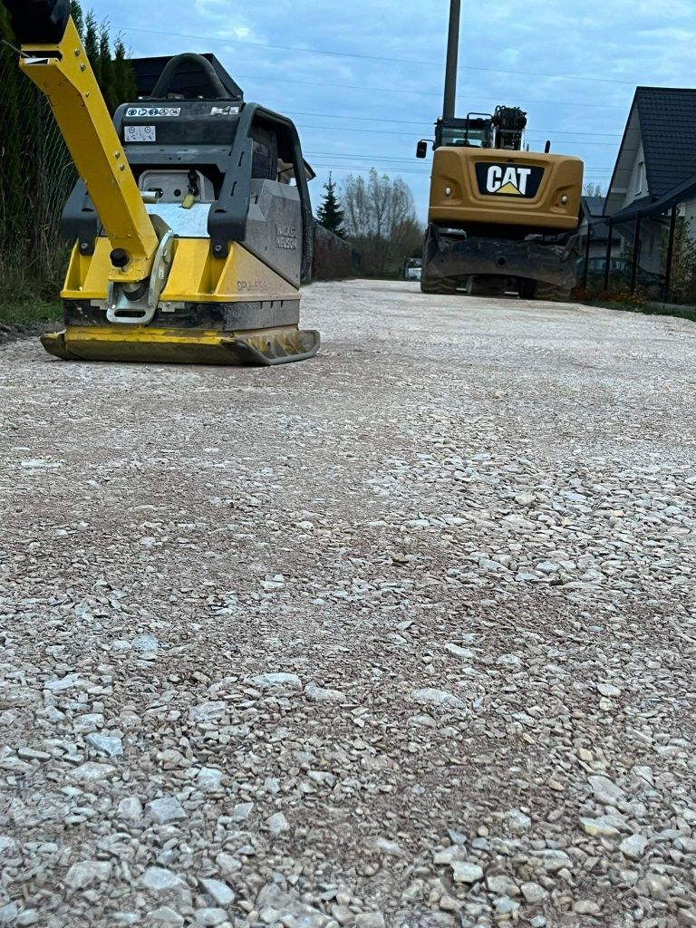 Budowa dróg dojazdowych parkingów utwardzanie nawierzchni terenu MŁOT