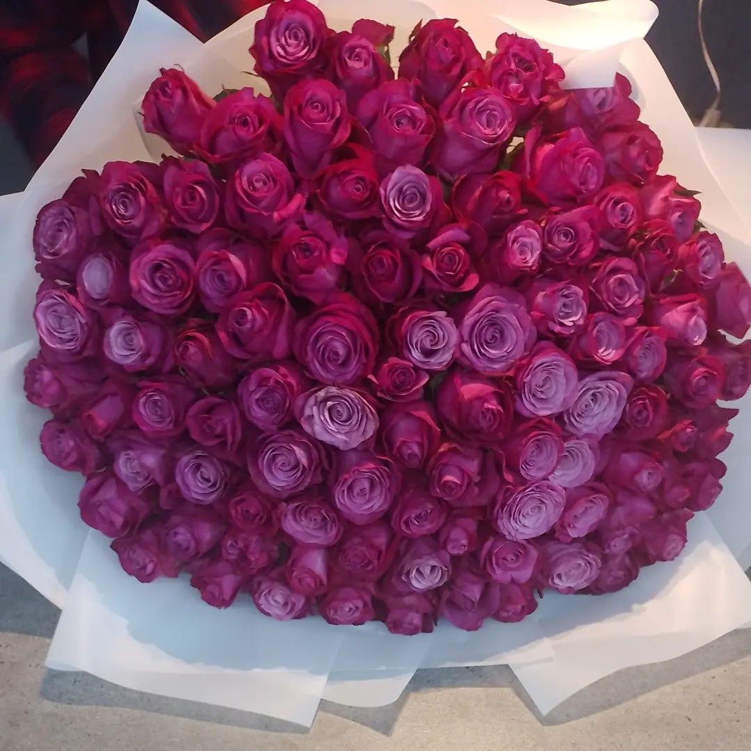 Букет 101 троянда (70см.) • Доставка квітів • 51 троянда • 101 роза •