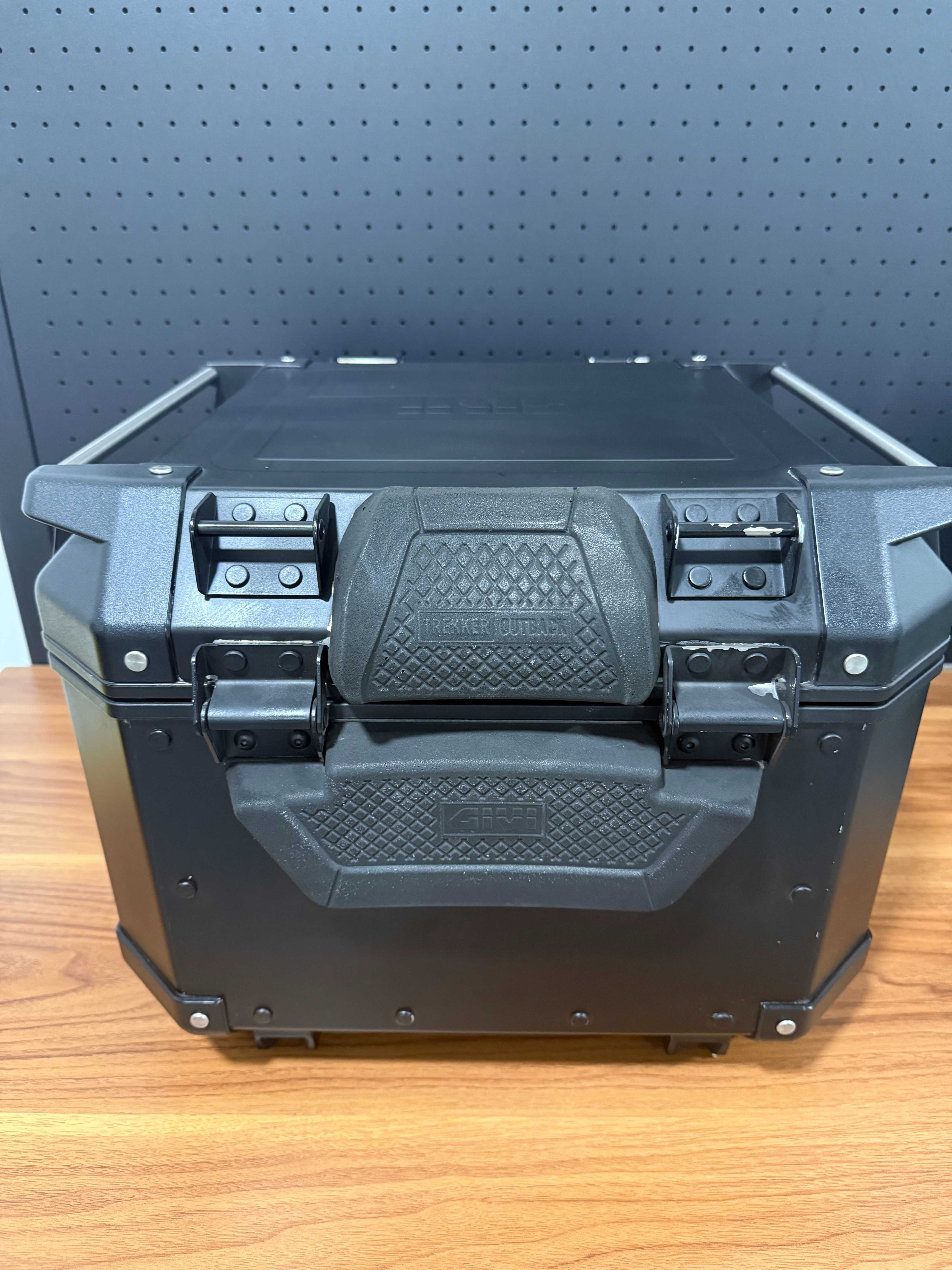 Mala Top Case Givi Trekker Outback 42 Black Line