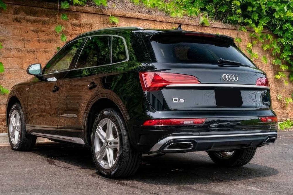 Audi Q5      2021