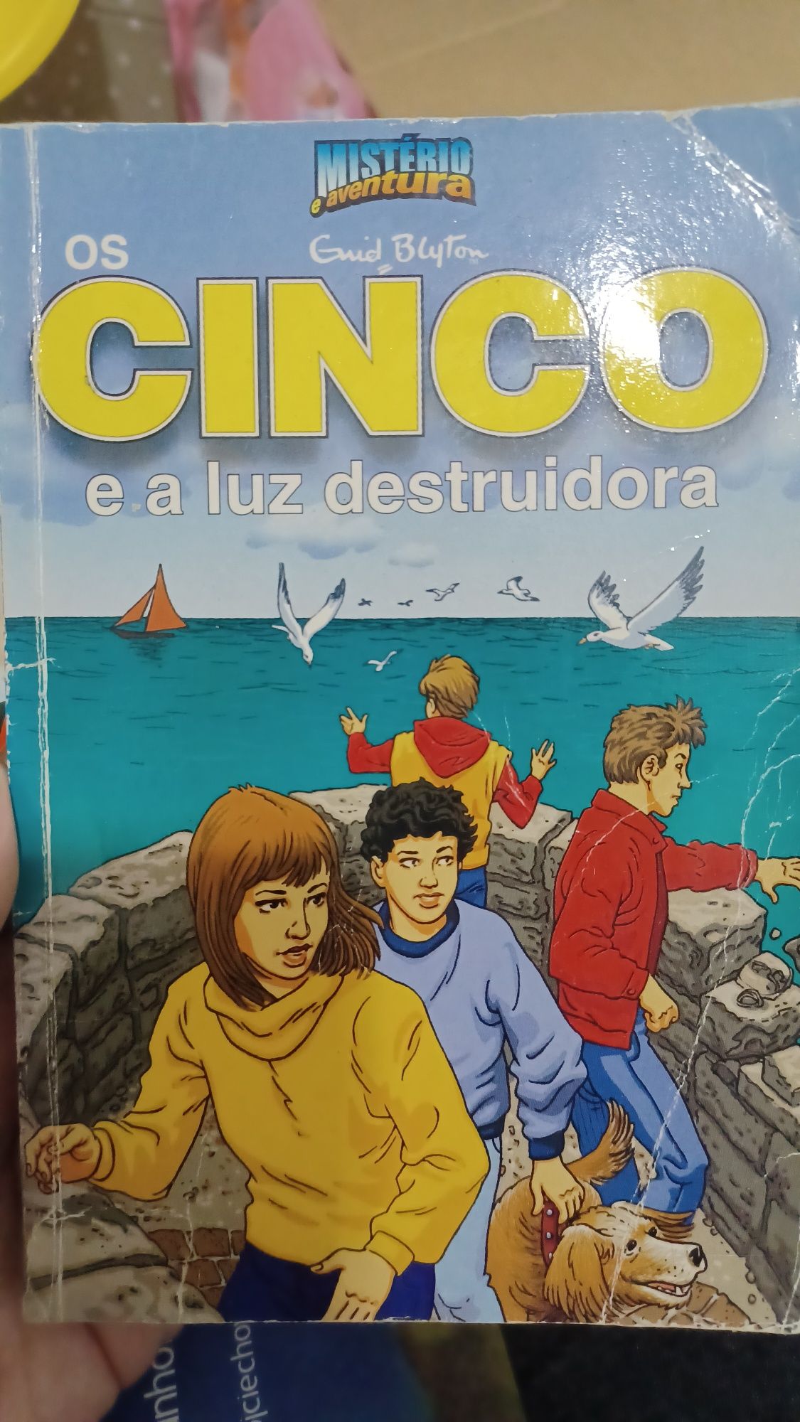 Os cinco e a luz destruidora (2000)