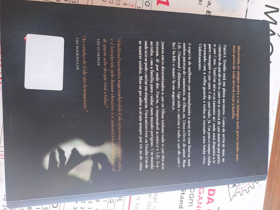 Livro "Por perto" Martina Cole