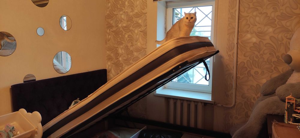 Двоспальне ліжко