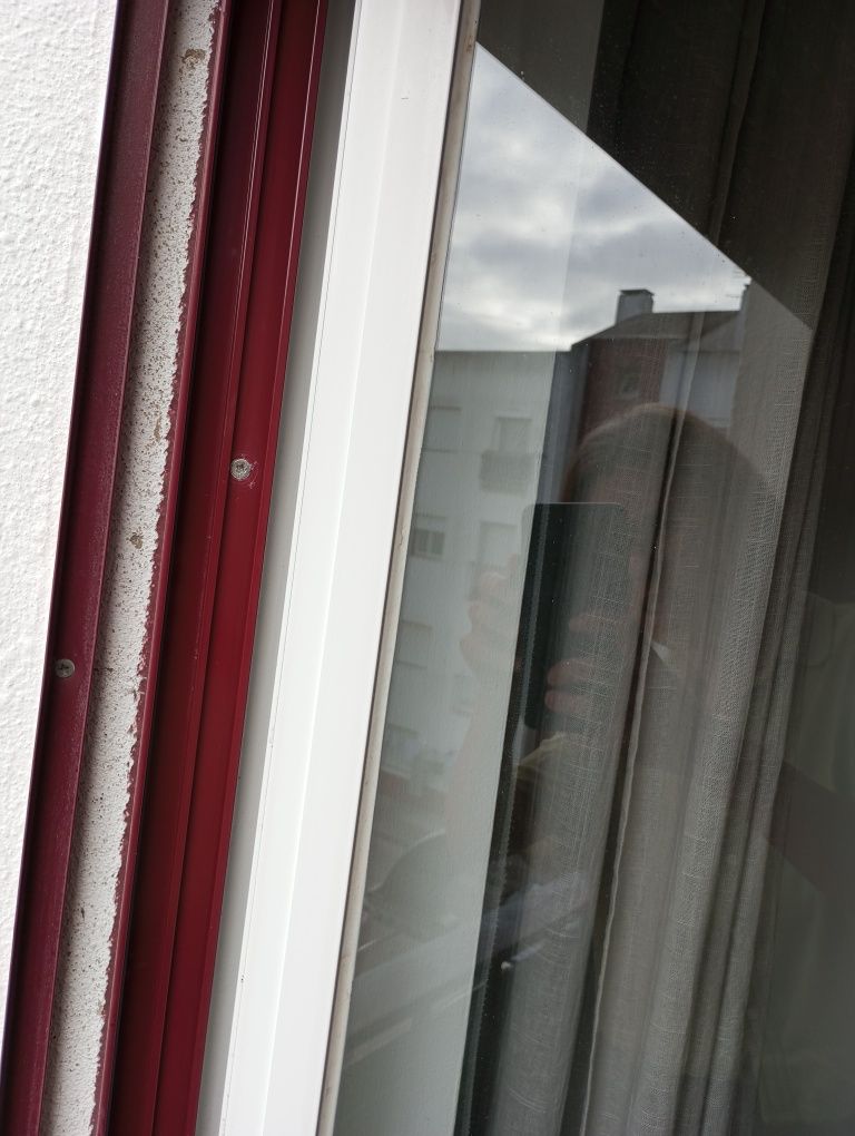 Portas e janela alumínio brancas