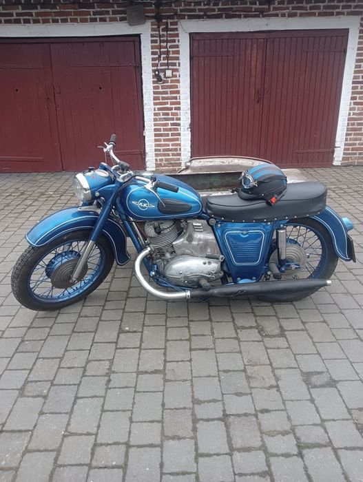 Iż Planeta 350 z 1962 roku z wózkiem, zarejestrowany na zabytek