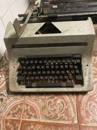 Máquina de escrever Royal 480
