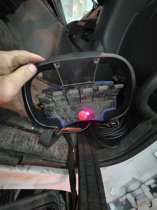 Кран маніпулятор 2010р. 9т 15м радіо керування