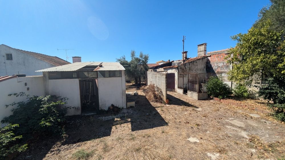 Moradia anos 60 para remodelar com 630m2 de terreno