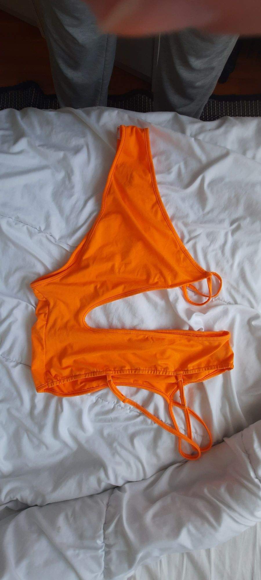 body cor de laranja