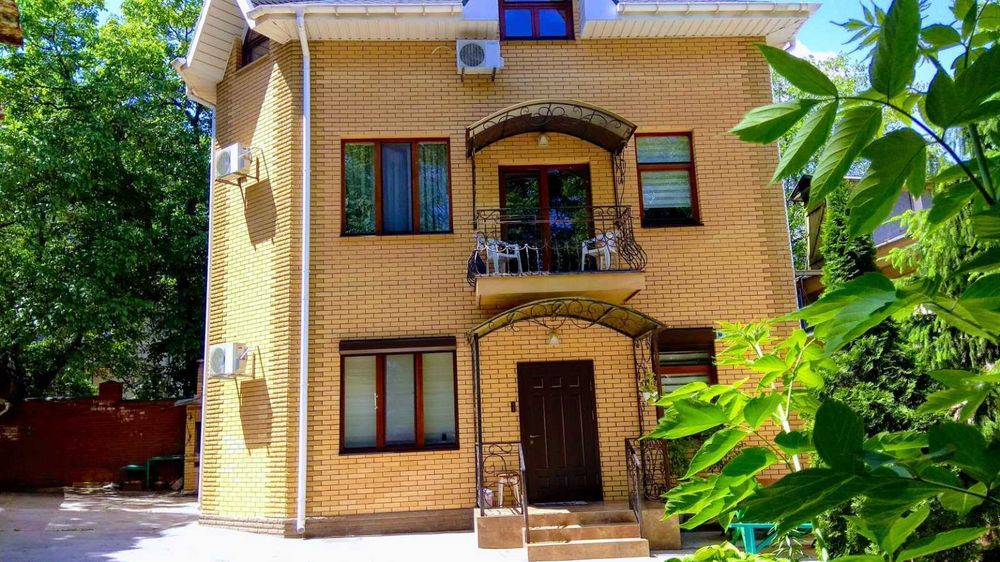 Студія в приватному будинку біля парку Шевченка (Митна академія)