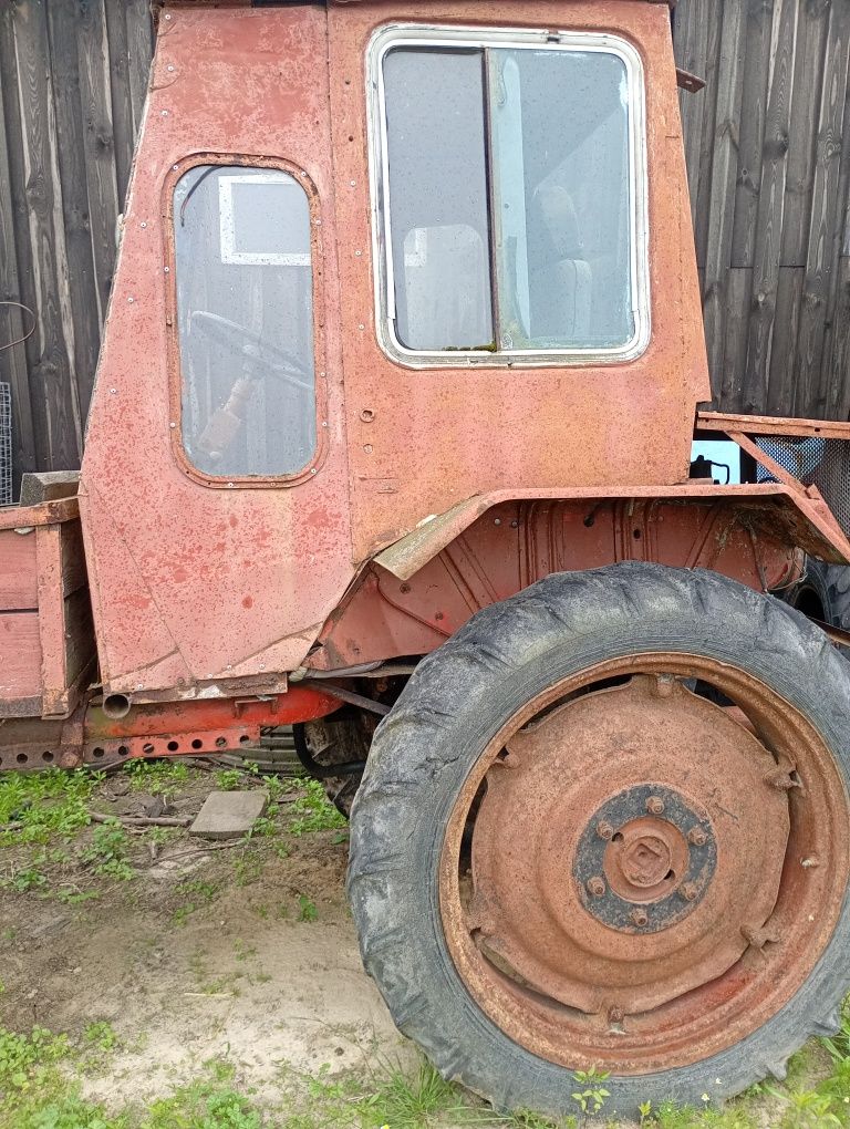 Продам трактор т16