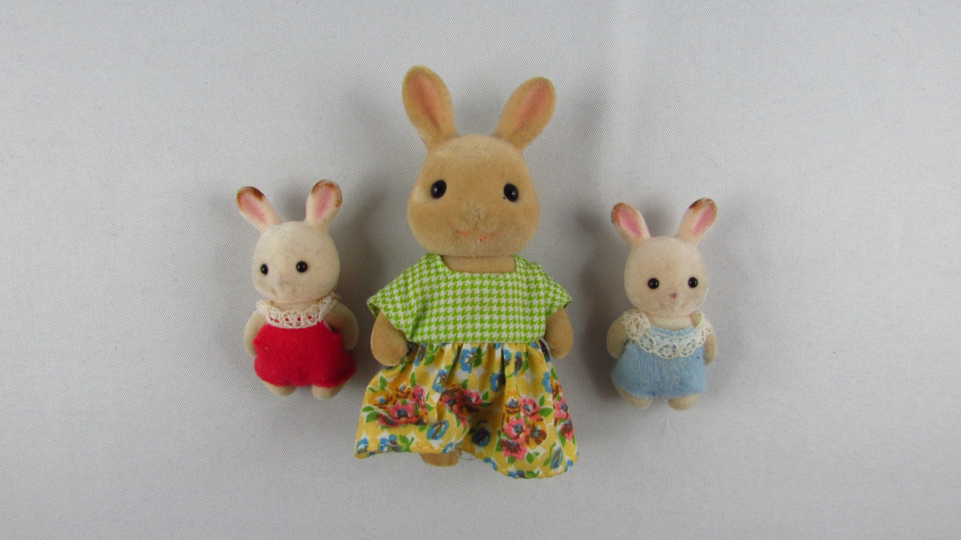EPOCH - Sylvanian Families - Rodzina Królików 3 Figurki