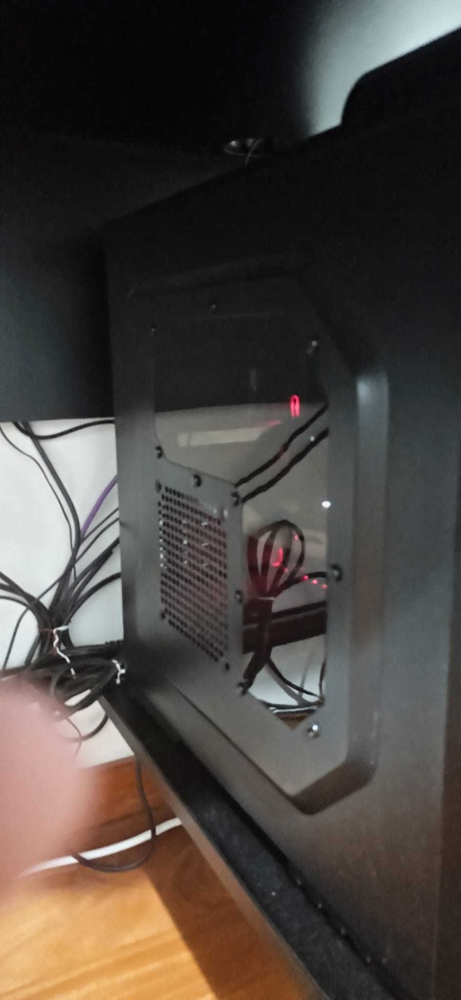 PC gaming: i5-6600, 16GB Ram, GTX 1060