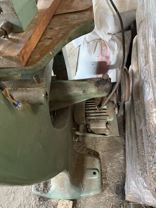 Solidna piła taśmowa