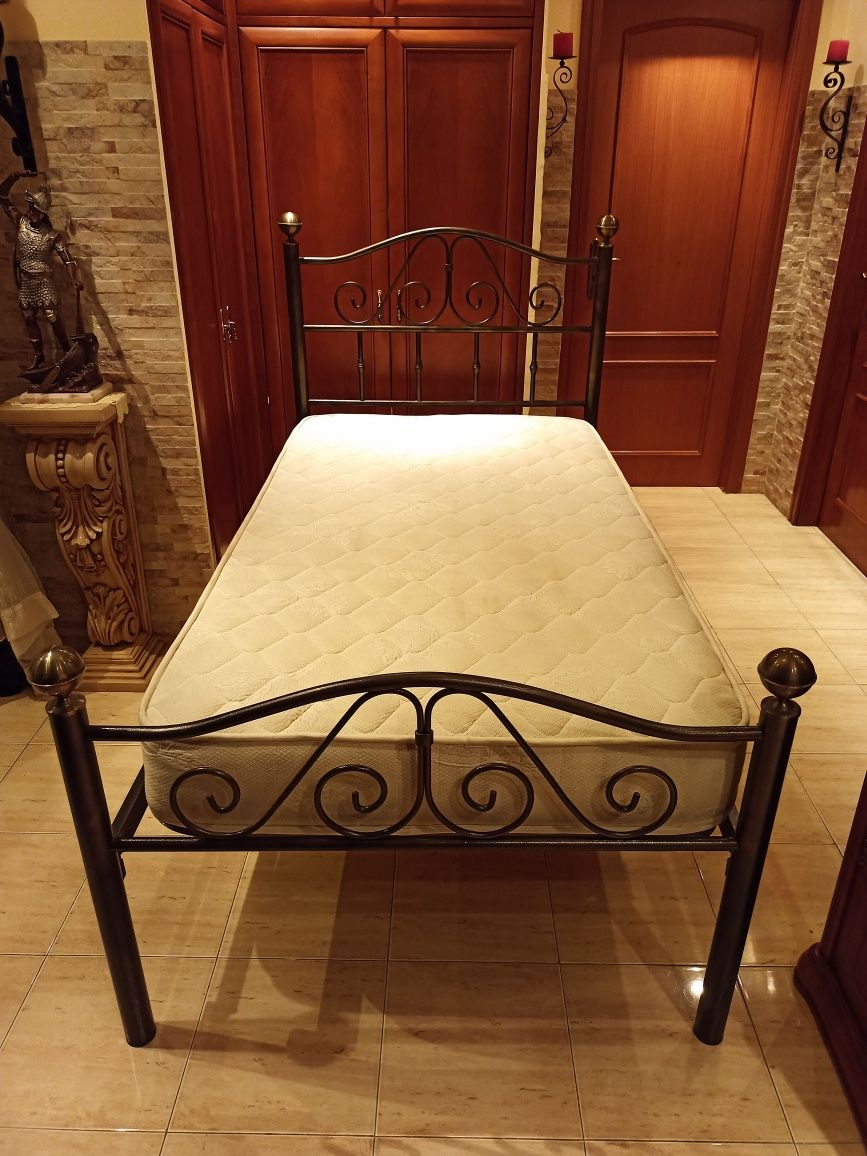 Cama de ferro medieval