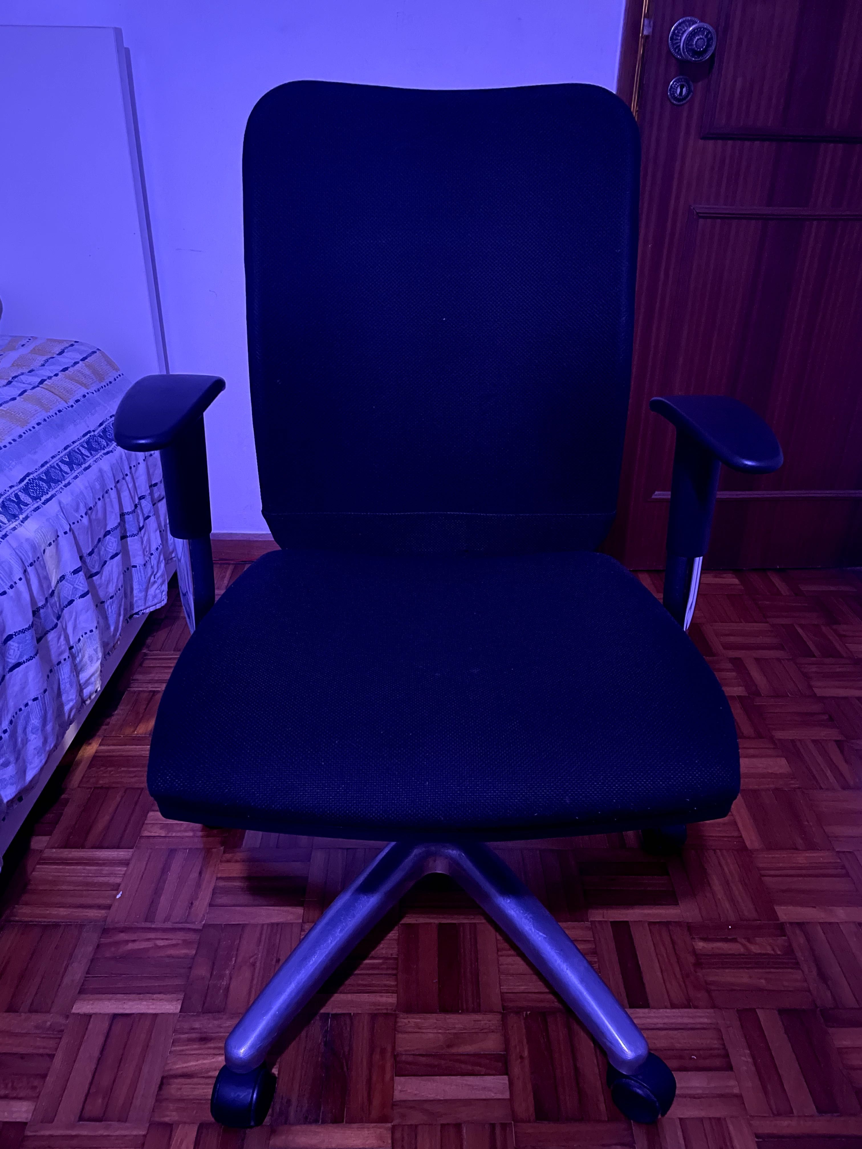 Cadeira de escritório com rodas