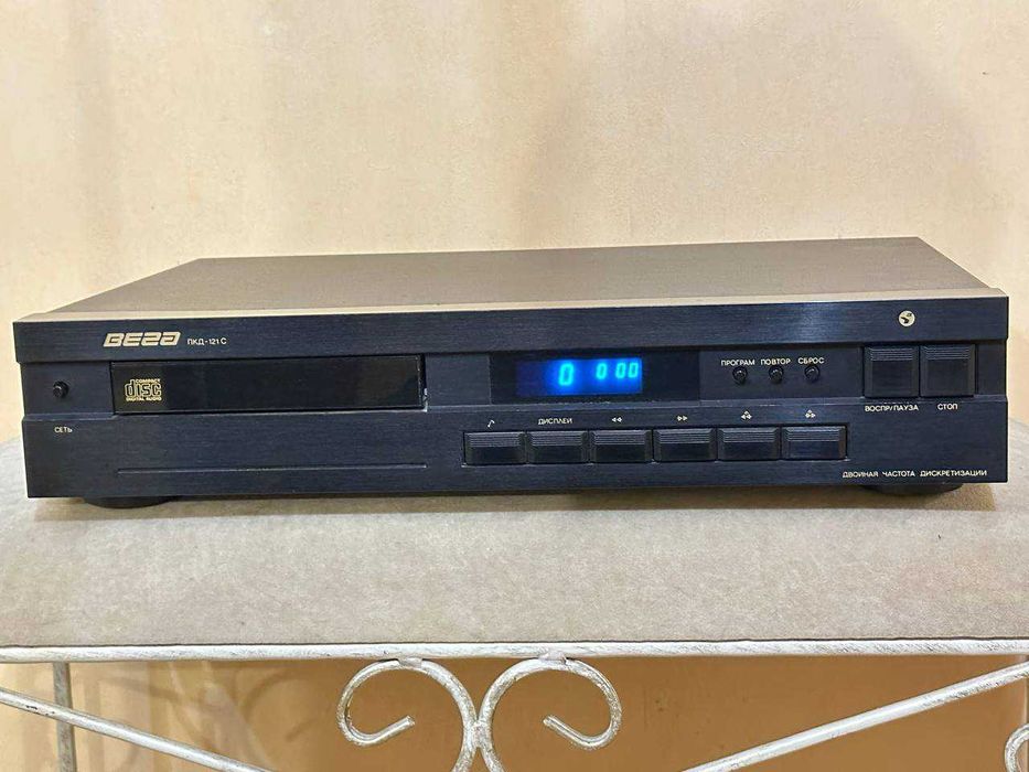Проигрыватель компакт-дисков "Вега ПКД-121С"