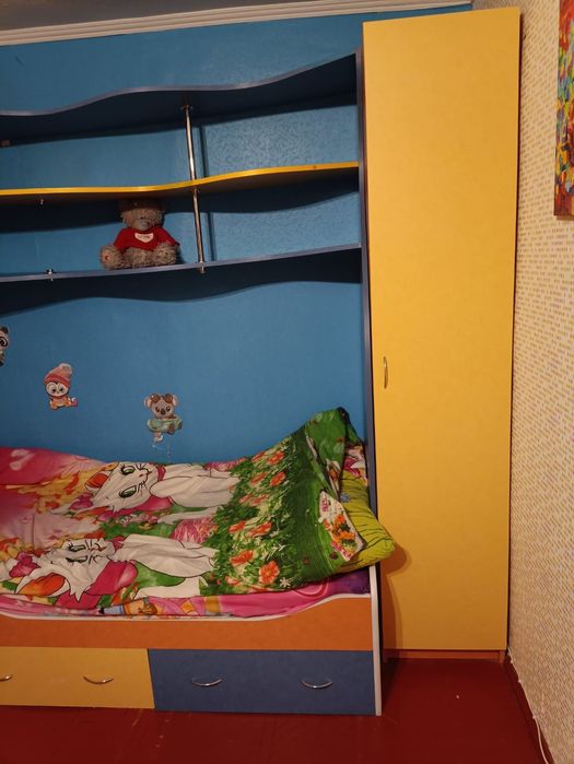 Дитяче ліжко, меблі.