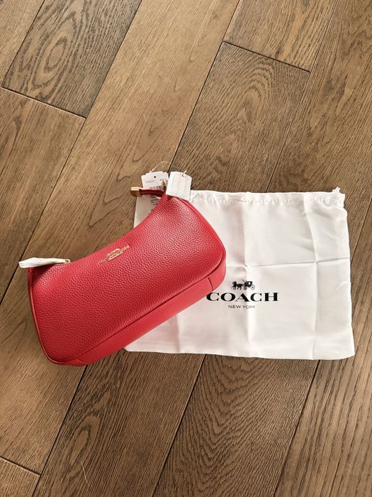Elegancka torebka Coach – skórzana, z dwoma paskami