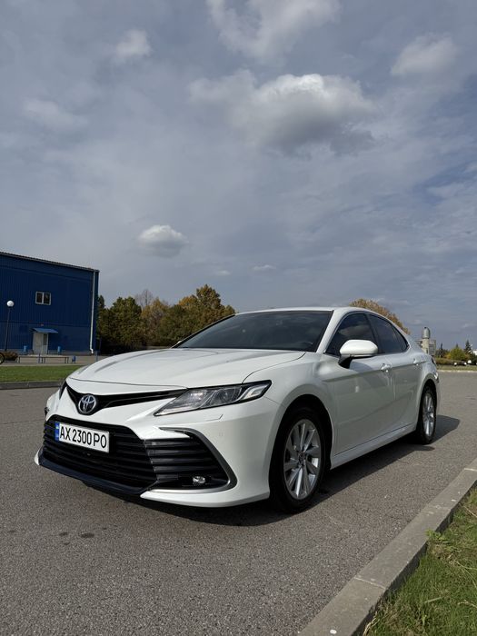 Toyota Camry 2021 elegance офіційна ціла на гарантії